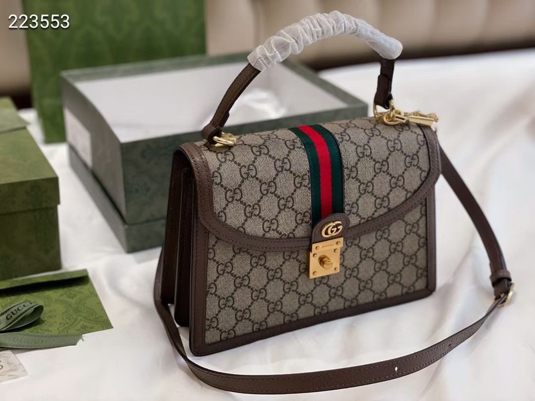 J5 配证书 Gucci Ss21 O 老花手提邮差 耐看 复古 不易过时 配原版乌木色牛皮～这个款复古韵味特别浓，对版五金原版碎花内里上身效果也超赞，主要以精致特别的五金来提升整体质感。尺寸24 17cm