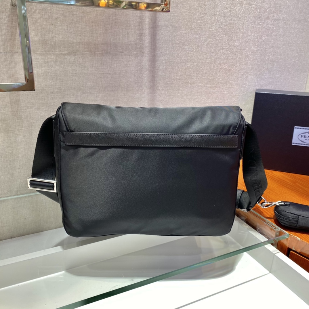 PRADA普拉达尼龙邮差包1BD671
