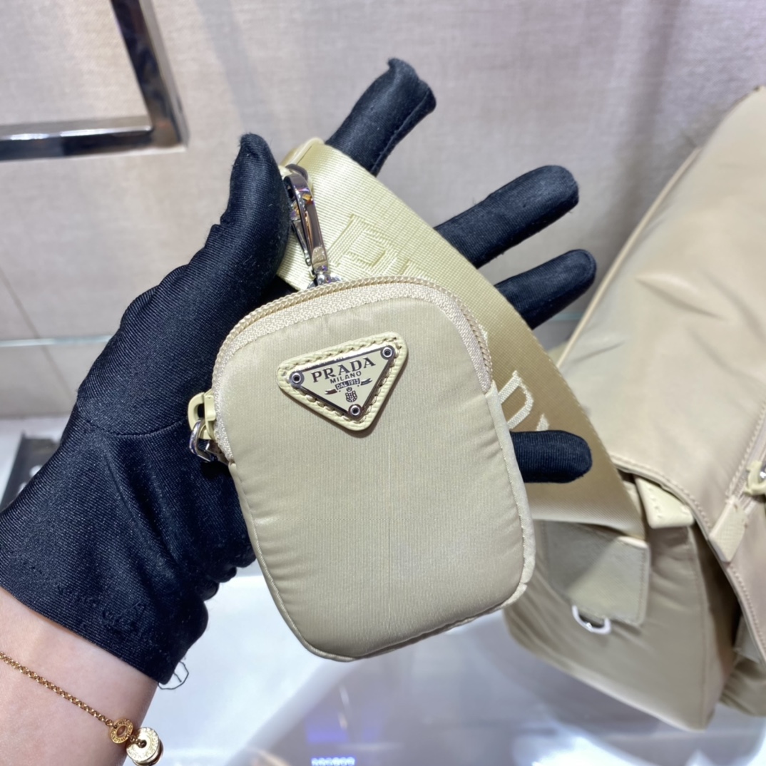 PRADA普拉达尼龙邮差包1BD671