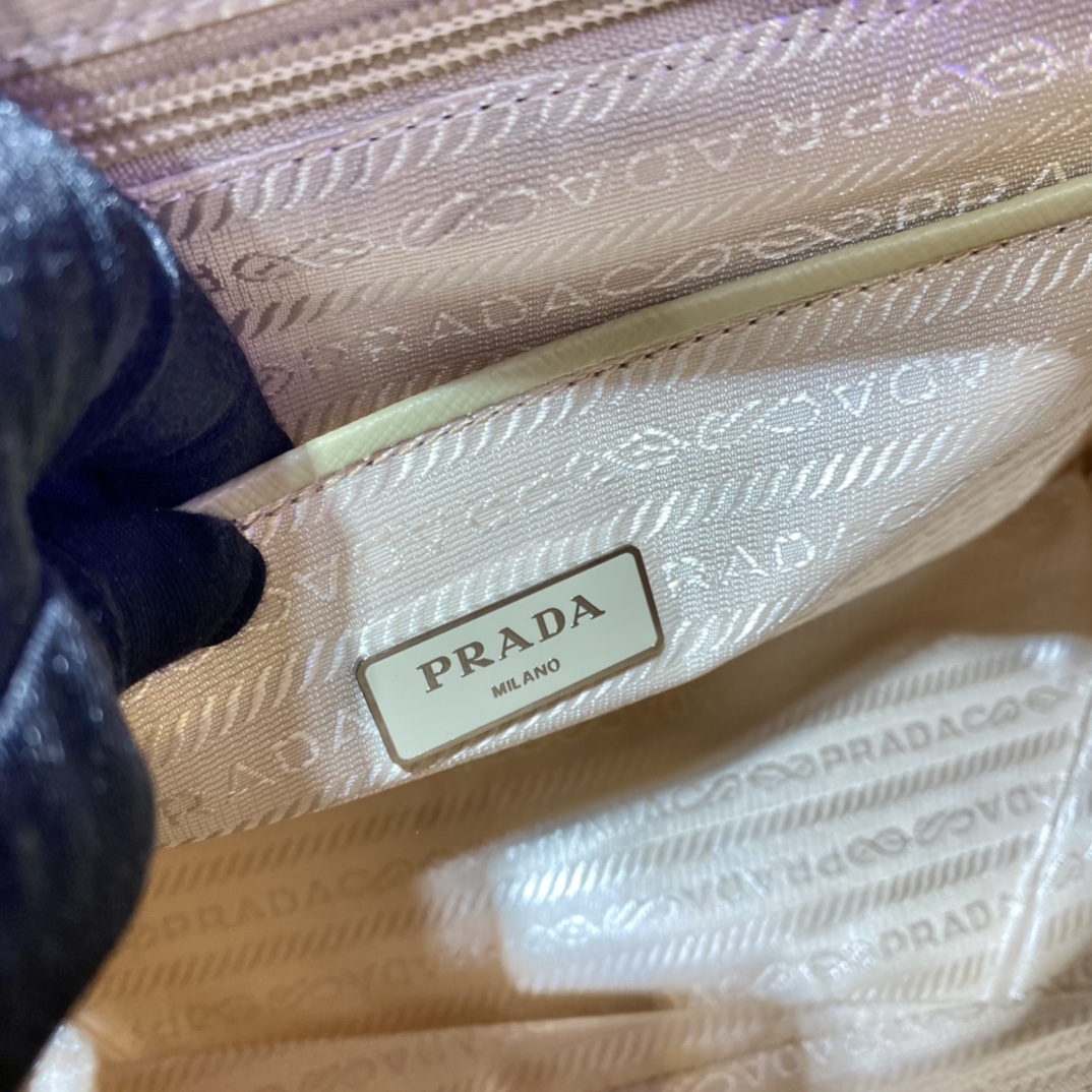 PRADA普拉达尼龙邮差包1BD671