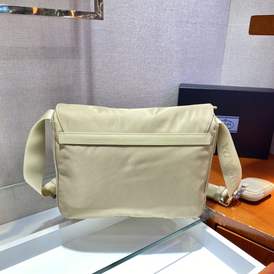 PRADA普拉达尼龙邮差包1BD671