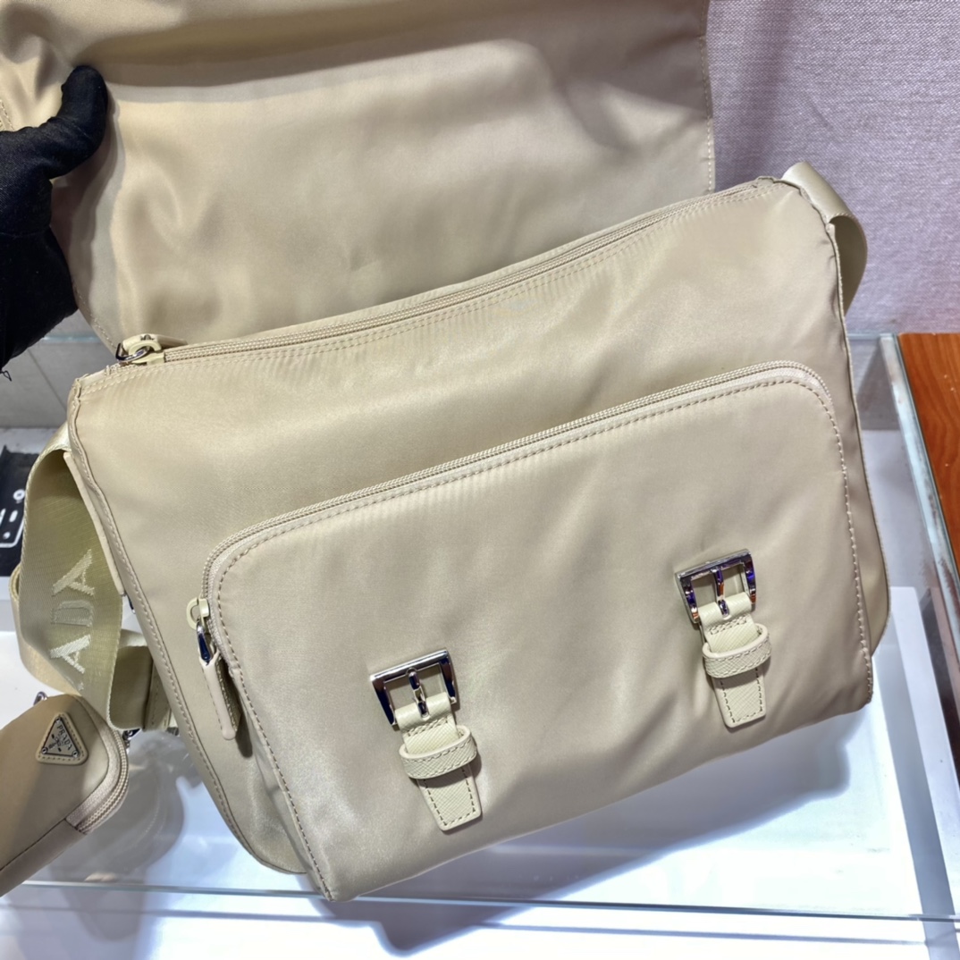 PRADA普拉达尼龙邮差包1BD671
