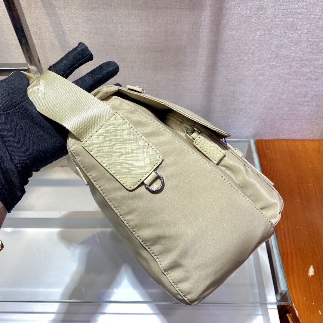 PRADA普拉达尼龙邮差包1BD671