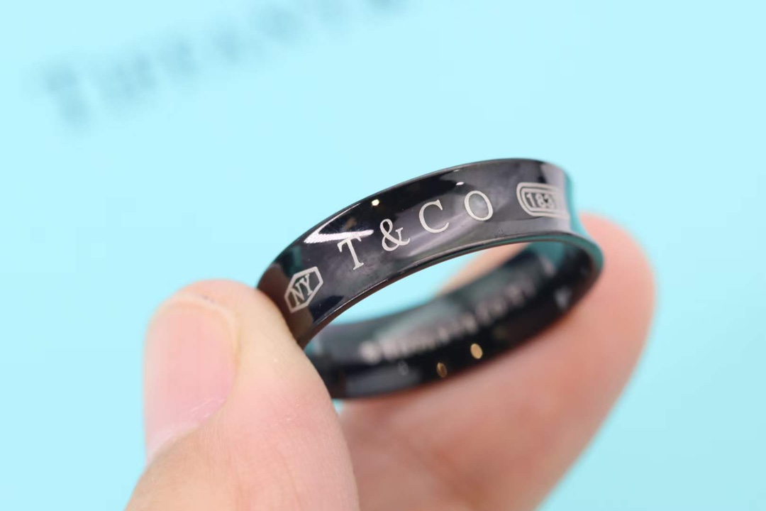 Tiffany & Co. Tiffany&Co. 1837钛金情侣戒指