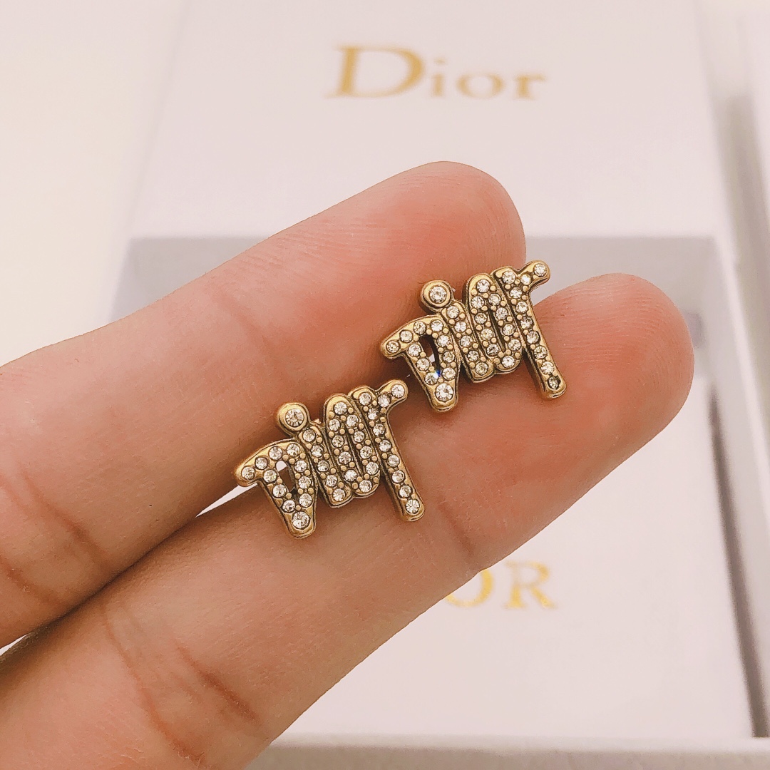 Dior item