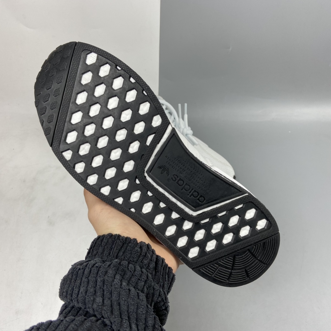 P200 AD NMD R1 Boost V2 二代弹力针织面跑鞋 GX5163