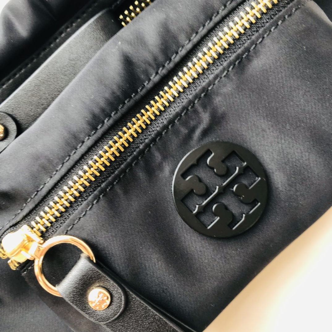 Tory Burch 1905款 TB新款腰包 黑色 尼龙配皮 休闲运动型腰包 胸包 两用型 适合日常使用 轻便