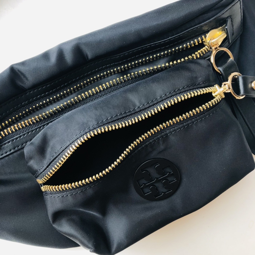 Tory Burch 1905款 TB新款腰包 黑色 尼龙配皮 休闲运动型腰包 胸包 两用型 适合日常使用 轻便