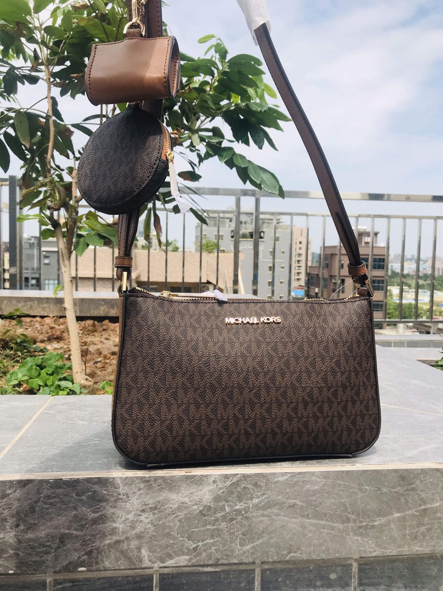 Michael Kors mk2023新款Jet Set三合一老花麻将包宽肩带斜挎包 单独2个小挂包 圆形零钱包