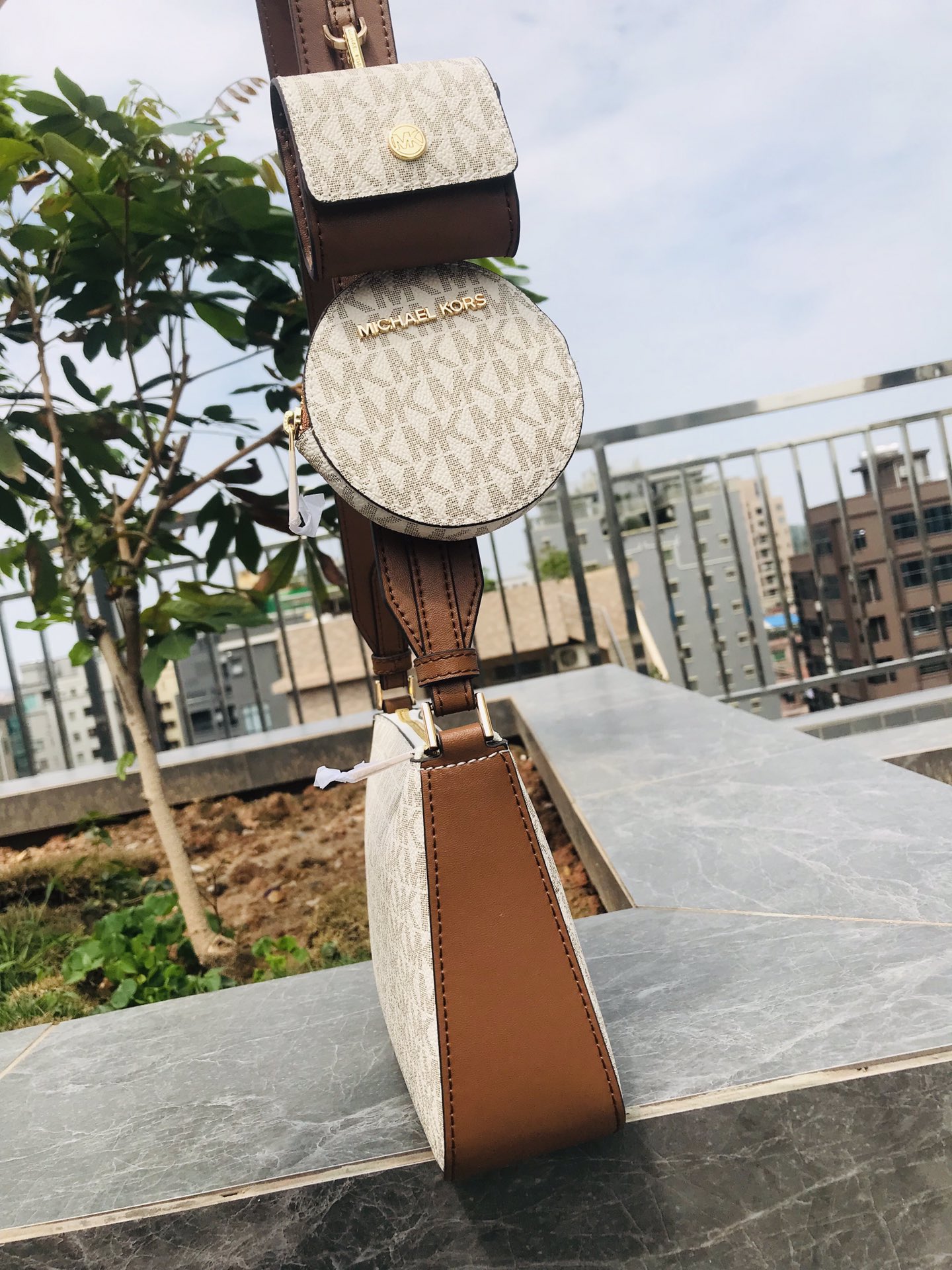 Michael Kors mk2023新款Jet Set三合一老花麻将包宽肩带斜挎包 单独2个小挂包 圆形零钱包
