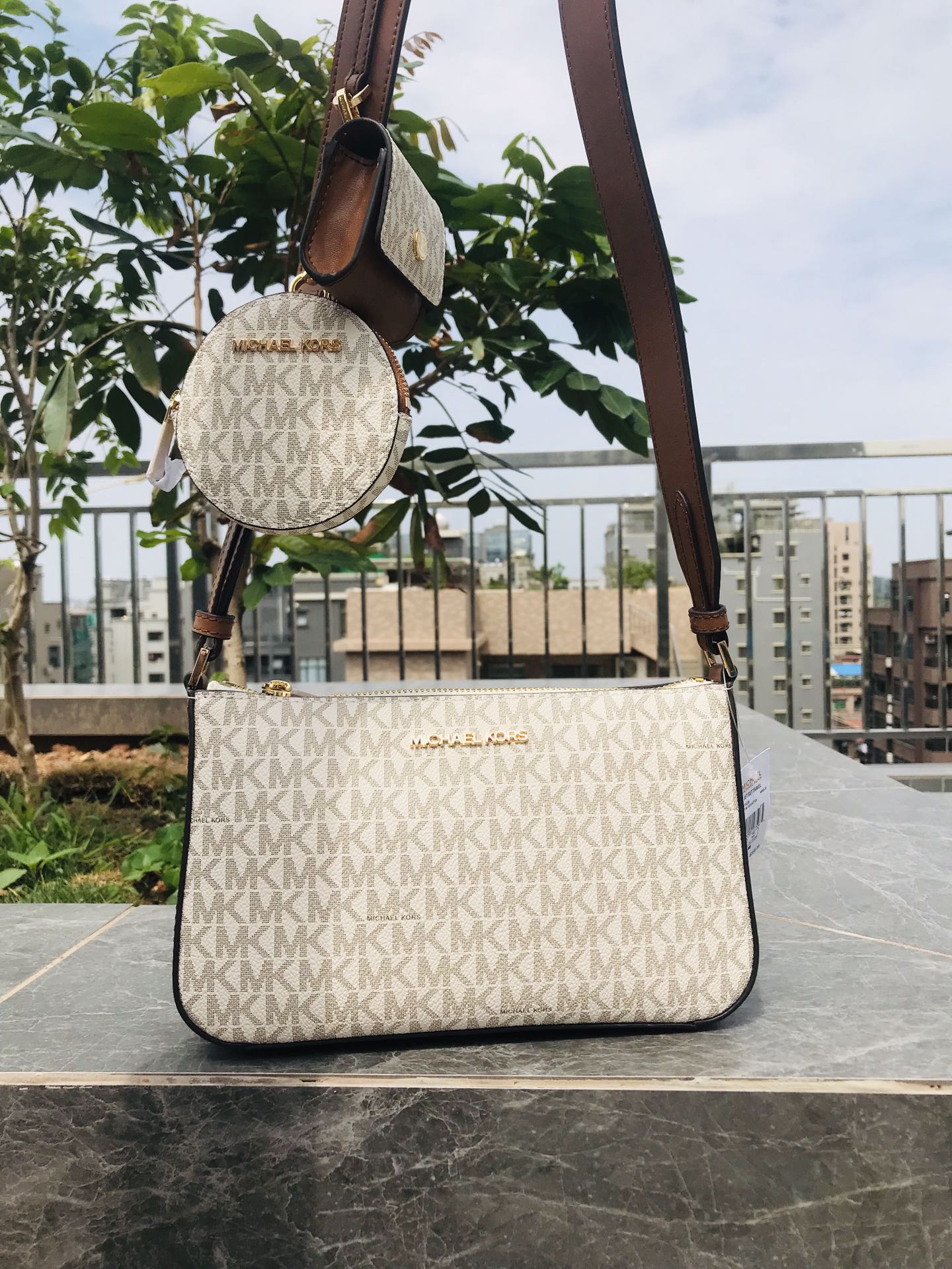 Michael Kors mk2023新款Jet Set三合一老花麻将包宽肩带斜挎包 单独2个小挂包 圆形零钱包