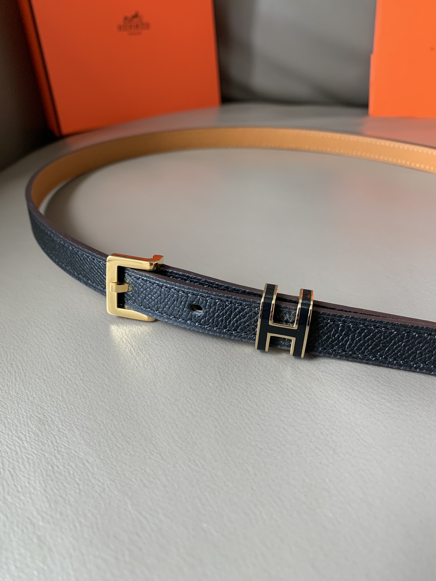 P HERMES(爱马仕) 专柜新款 👩宽1.5cm Epsom小牛皮腰带，搭配镀金钢制皮带扣。腰带袢饰