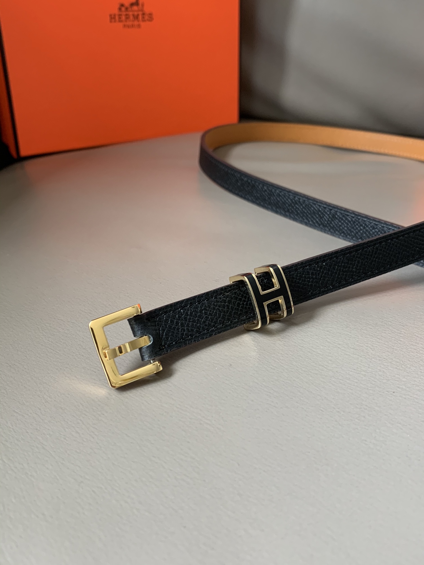 P HERMES(爱马仕) 专柜新款 👩宽1.5cm Epsom小牛皮腰带，搭配镀金钢制皮带扣。腰带袢饰