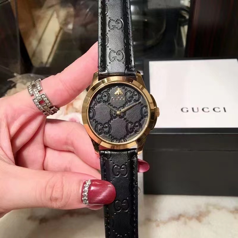 Gucci 古驰- 女士腕表 原装进口石英机芯 316L精钢表壳 真牛皮表带 直径38mm 该款腕表备受女性喜爱