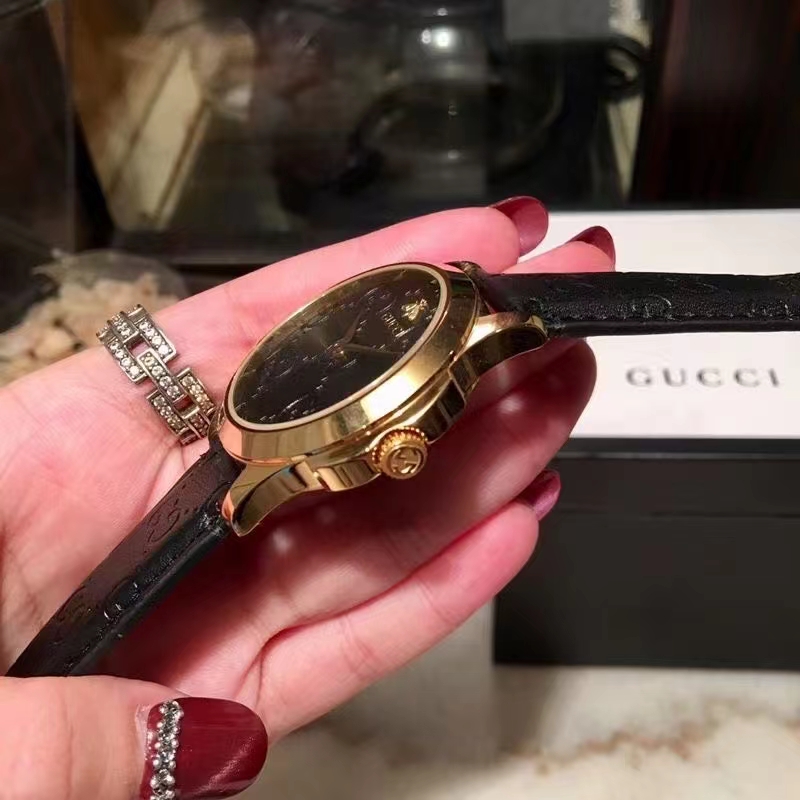 Gucci 古驰- 女士腕表 原装进口石英机芯 316L精钢表壳 真牛皮表带 直径38mm 该款腕表备受女性喜爱