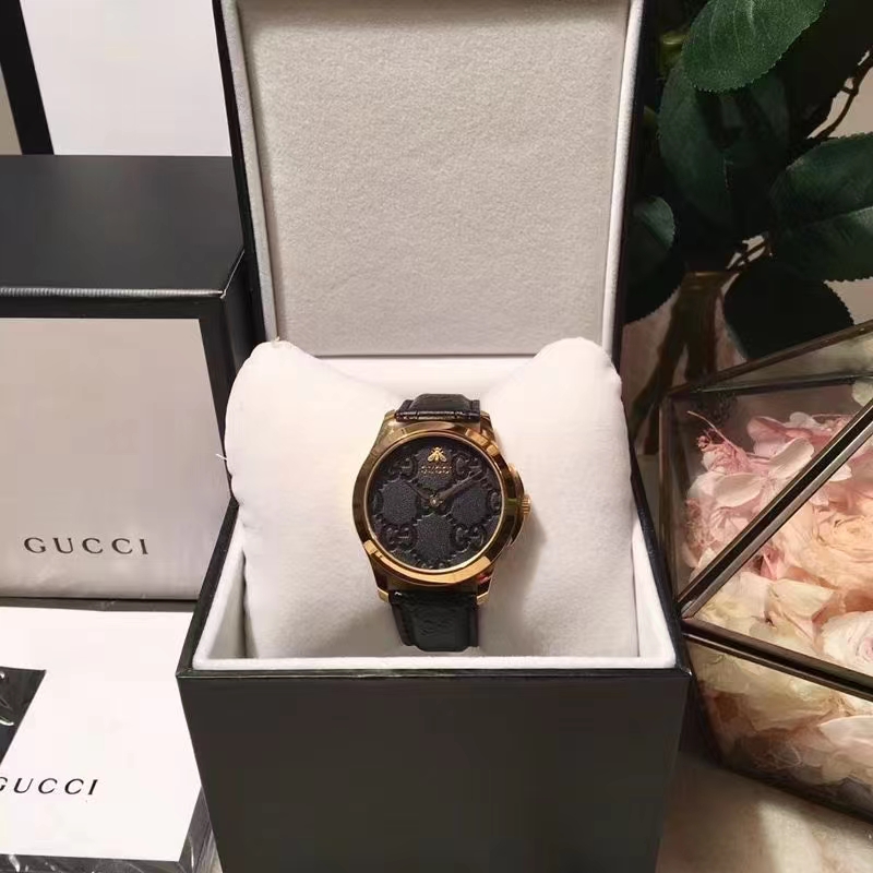 Gucci 古驰- 女士腕表 原装进口石英机芯 316L精钢表壳 真牛皮表带 直径38mm 该款腕表备受女性喜爱