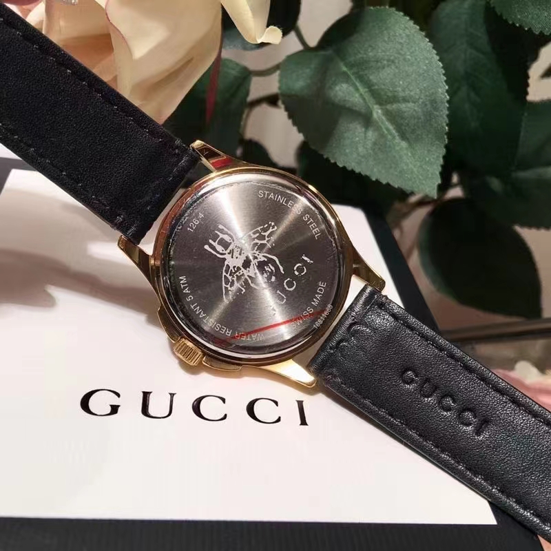 Gucci 古驰- 女士腕表 原装进口石英机芯 316L精钢表壳 真牛皮表带 直径38mm 该款腕表备受女性喜爱