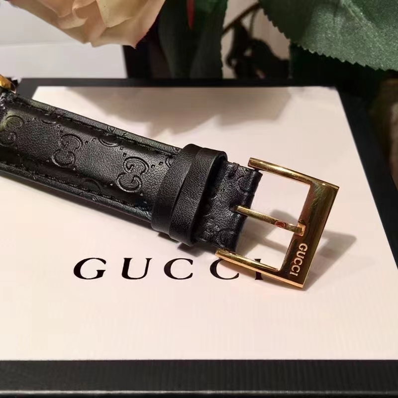Gucci 古驰- 女士腕表 原装进口石英机芯 316L精钢表壳 真牛皮表带 直径38mm 该款腕表备受女性喜爱