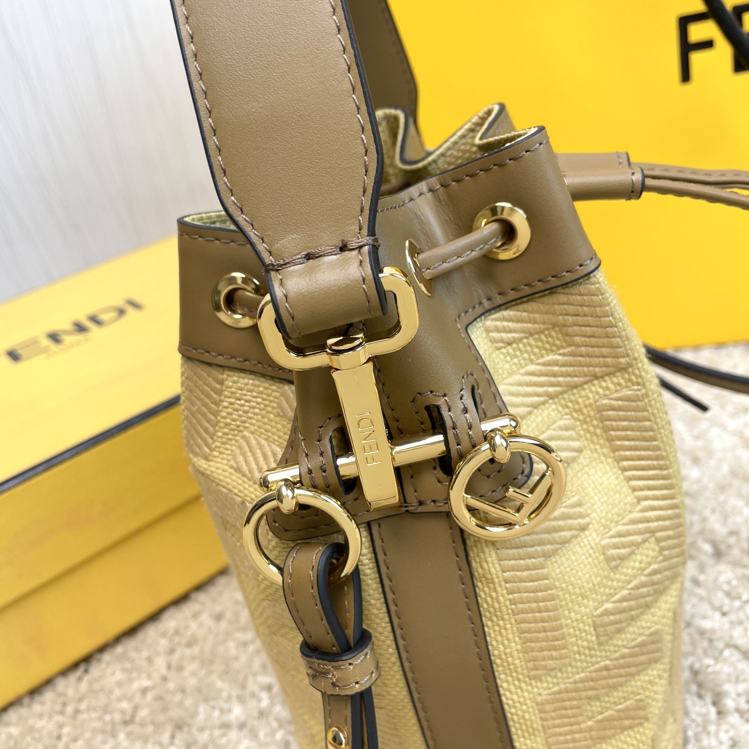 Fendi 名称：Mon Tresor小号水桶包