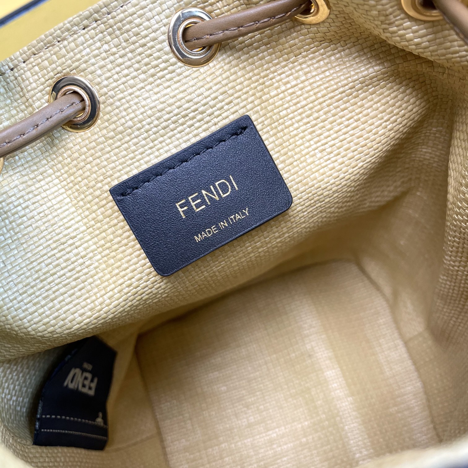 Fendi 名称：Mon Tresor小号水桶包