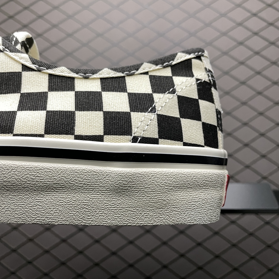 130 Vans 万斯 Authentic 棋盘格 低帮硫化休闲板鞋