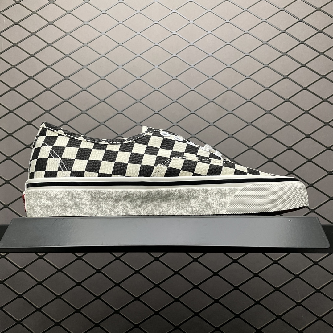 130 Vans 万斯 Authentic 棋盘格 低帮硫化休闲板鞋