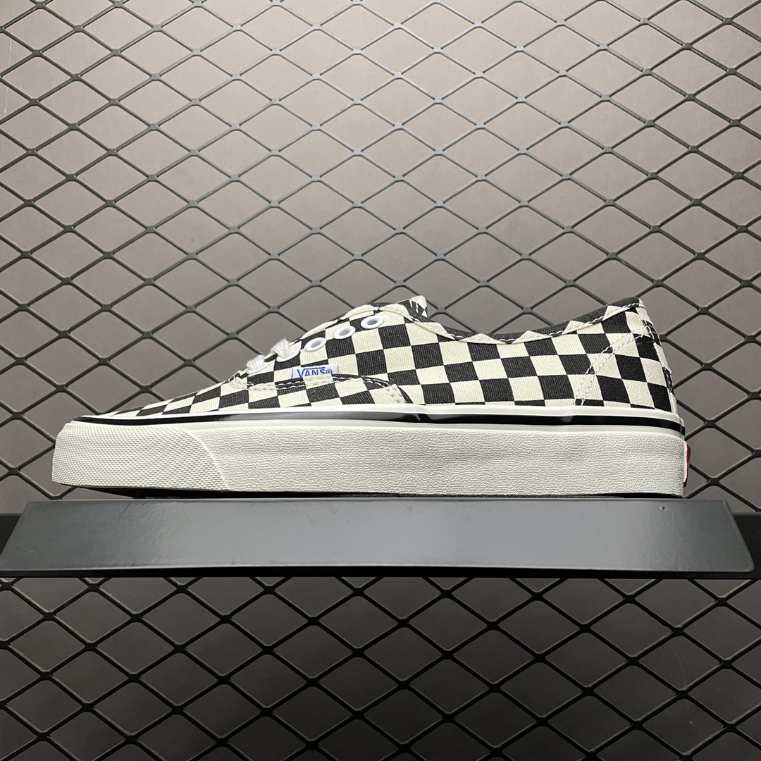 130 Vans 万斯 Authentic 棋盘格 低帮硫化休闲板鞋