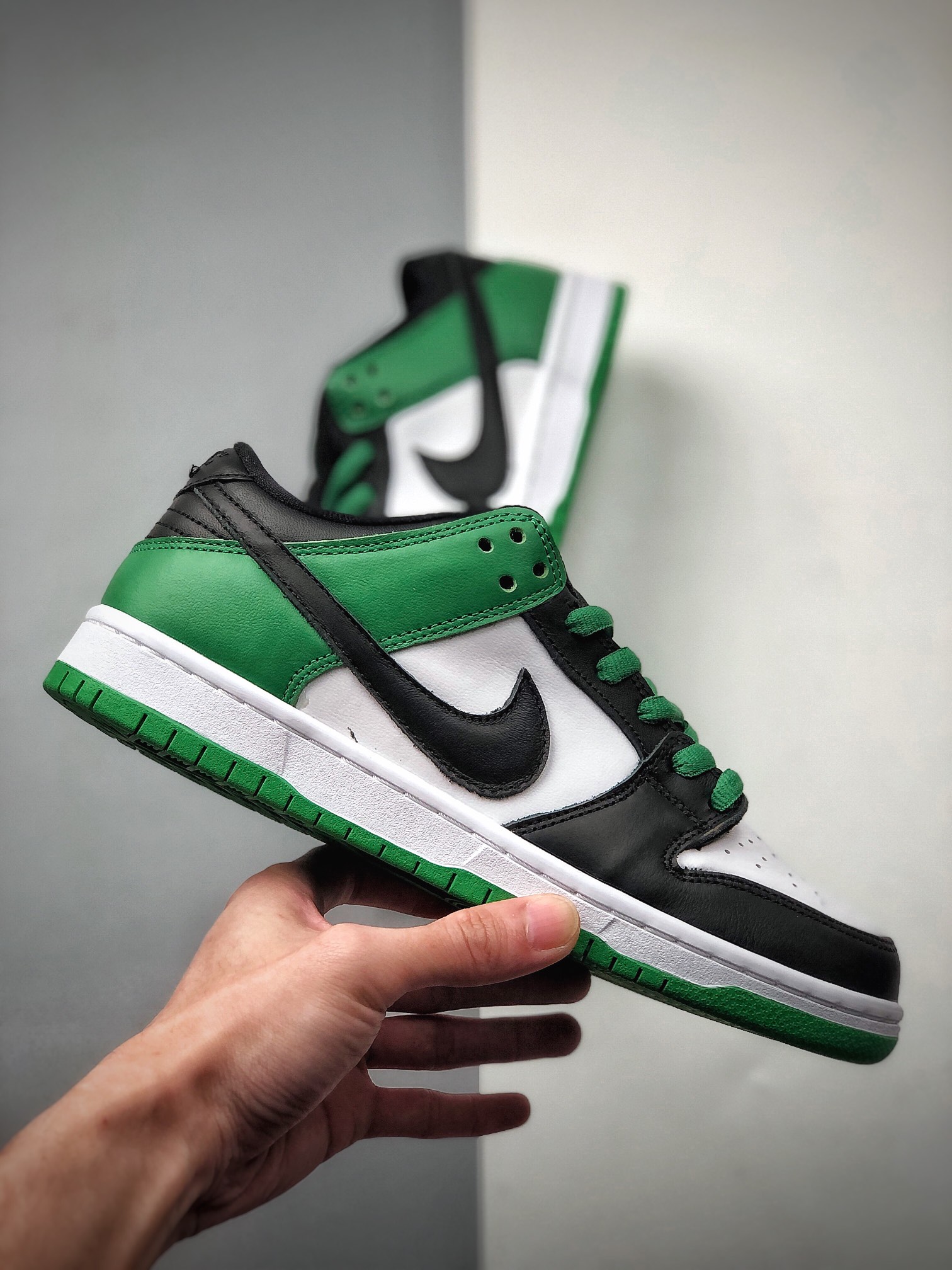 300   NIKE DUNIKE SB LOW PRO SB 黑绿脚趾DuNIKE SB顾名思义BQ6817-302