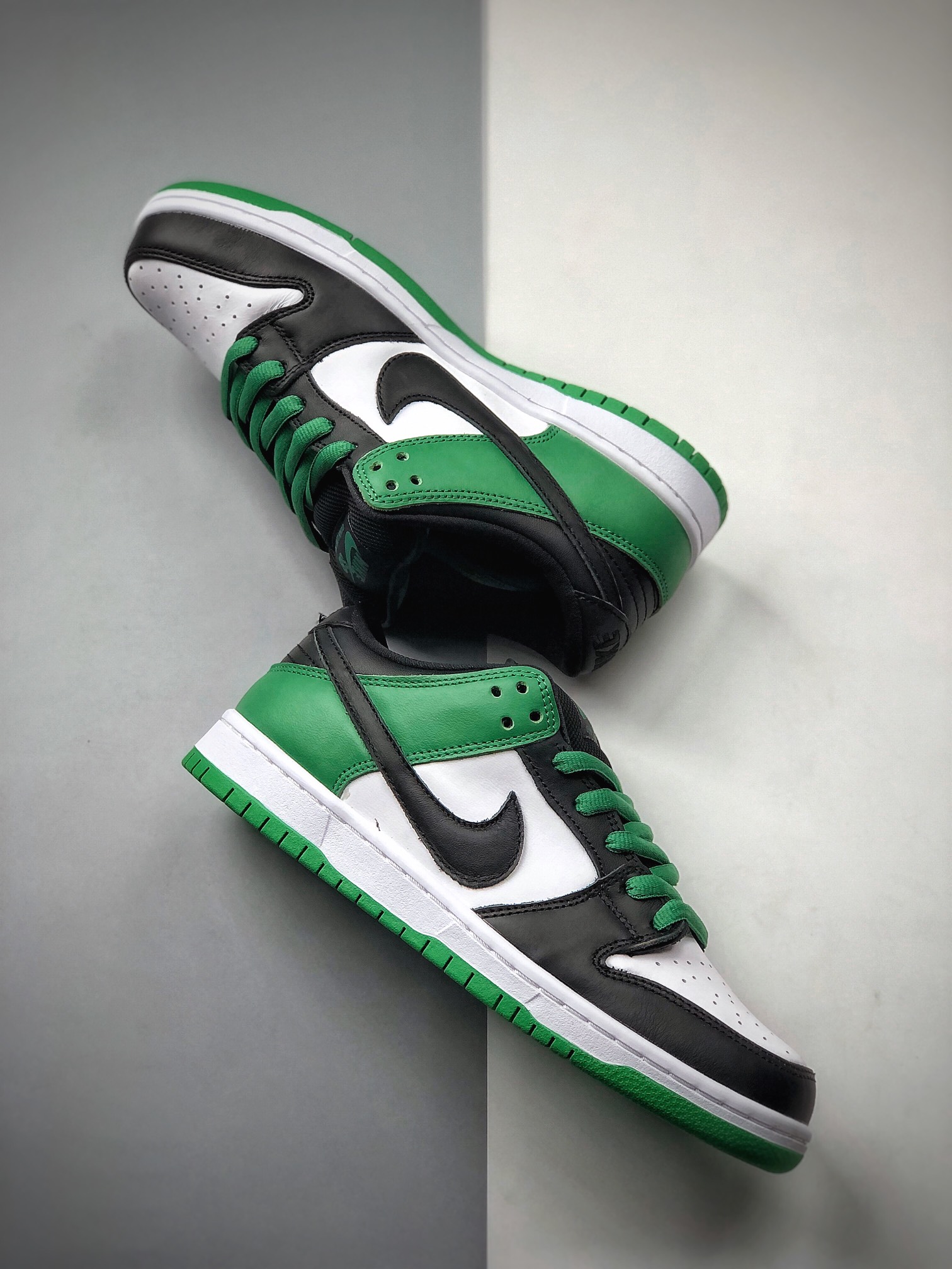 300   NIKE DUNIKE SB LOW PRO SB 黑绿脚趾DuNIKE SB顾名思义BQ6817-302