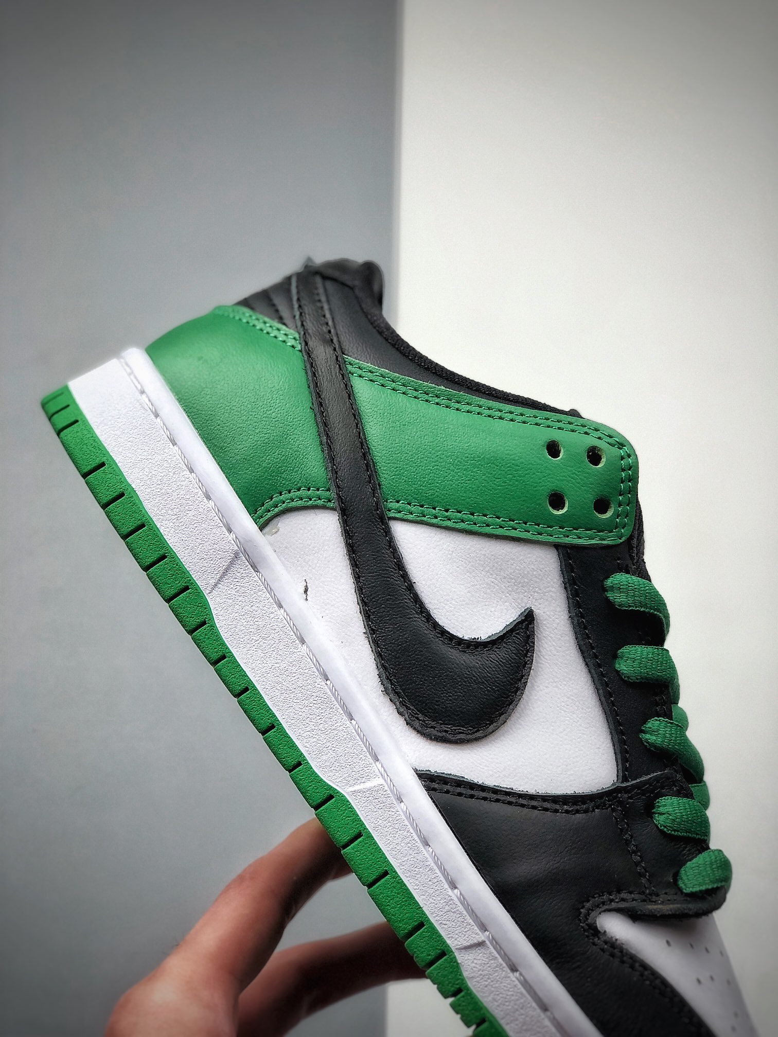 300   NIKE DUNIKE SB LOW PRO SB 黑绿脚趾DuNIKE SB顾名思义BQ6817-302