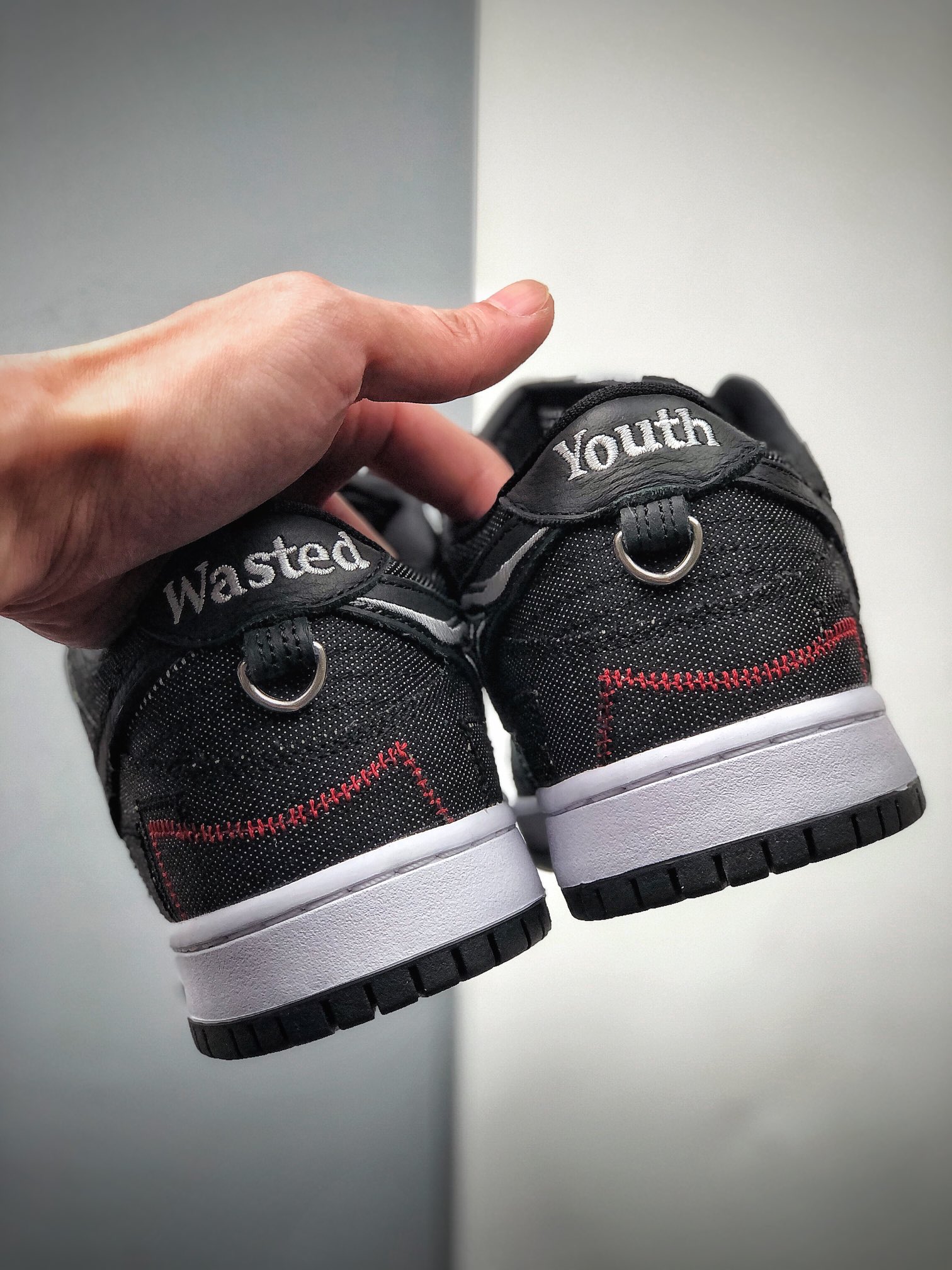 330  Wasted Youth x Nike SB DuNIKE Low Bx采用分层设计DD8386-001