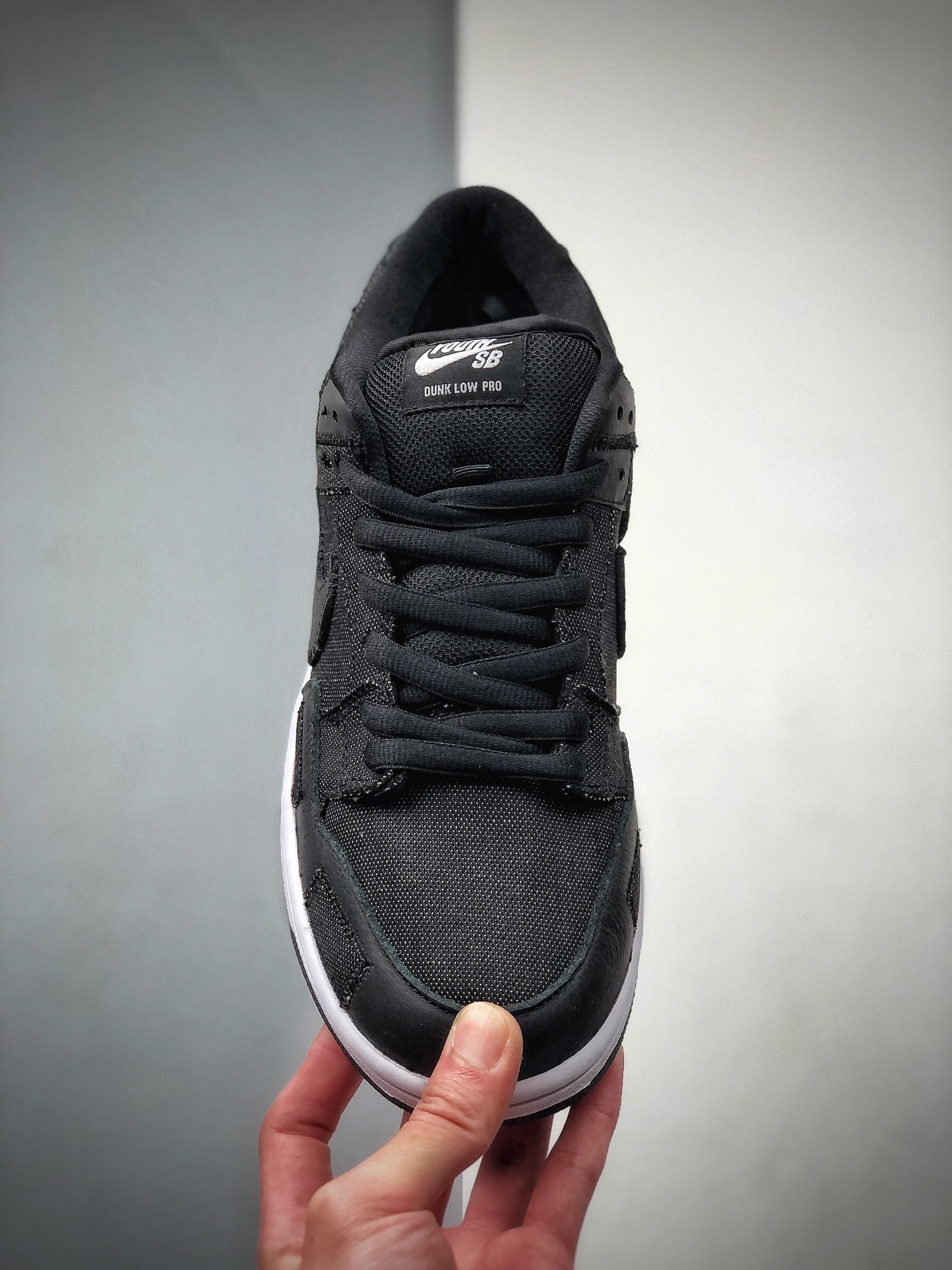 330  Wasted Youth x Nike SB DuNIKE Low Bx采用分层设计DD8386-001