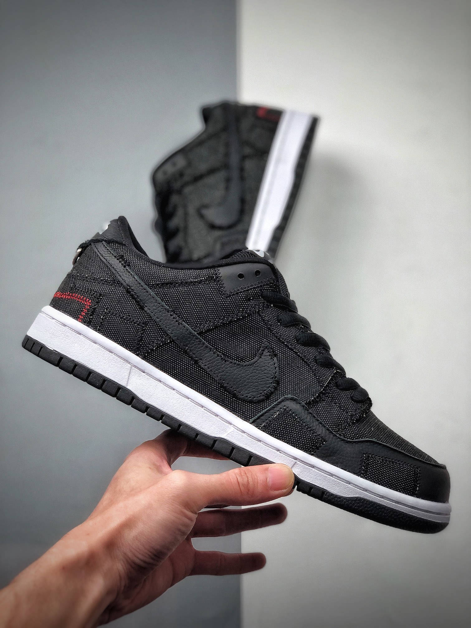 330  Wasted Youth x Nike SB DuNIKE Low Bx采用分层设计DD8386-001