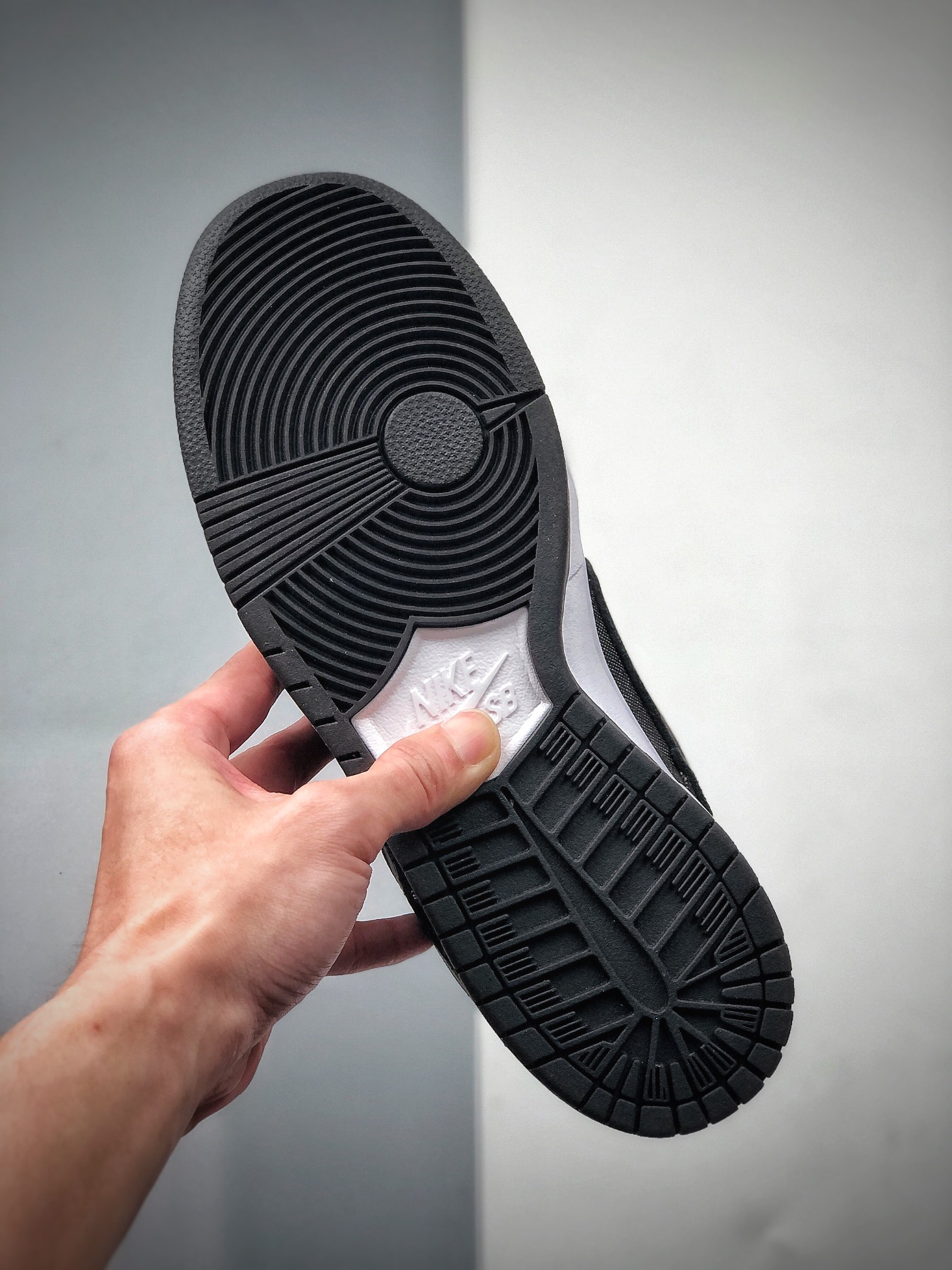 330  Wasted Youth x Nike SB DuNIKE Low Bx采用分层设计DD8386-001