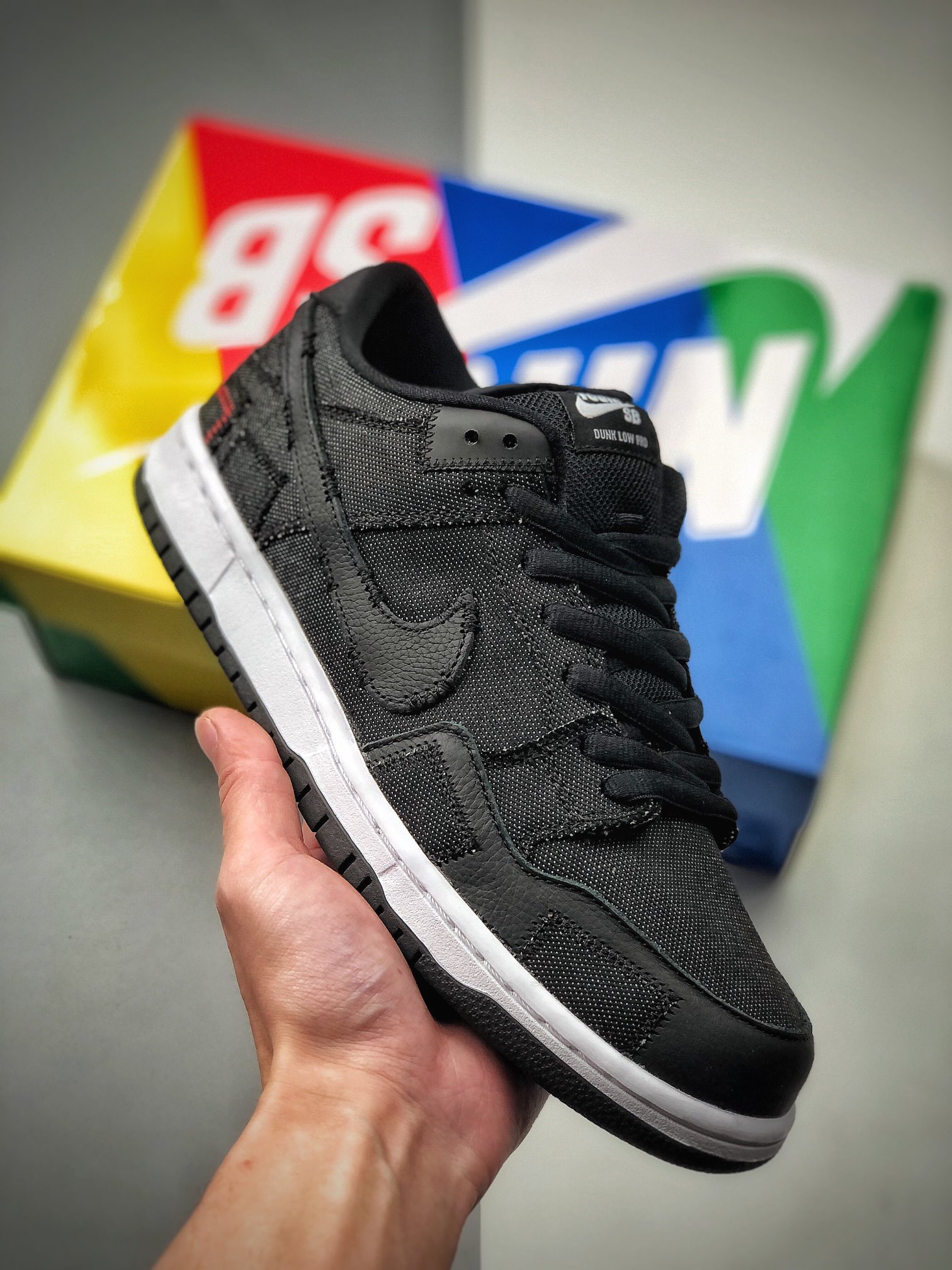 330  Wasted Youth x Nike SB DuNIKE Low Bx采用分层设计DD8386-001