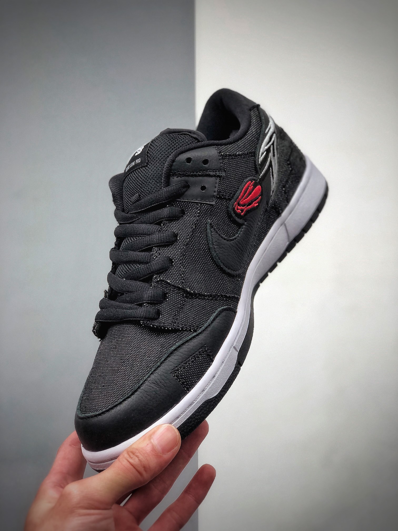 330  Wasted Youth x Nike SB DuNIKE Low Bx采用分层设计DD8386-001