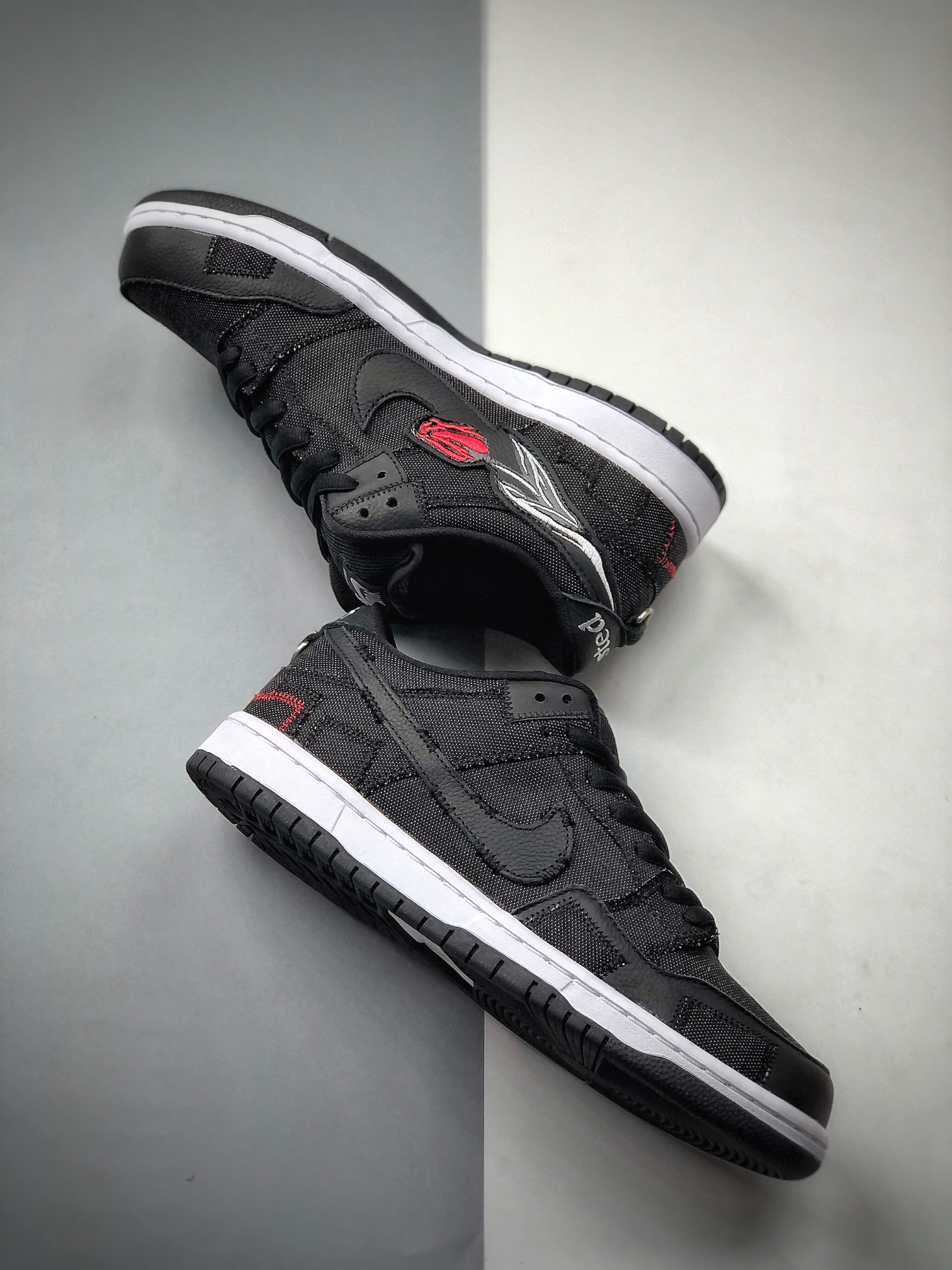 330  Wasted Youth x Nike SB DuNIKE Low Bx采用分层设计DD8386-001