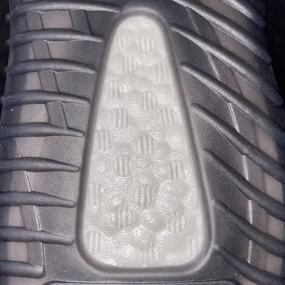 Yeezy350黑红满天星鞋码36-