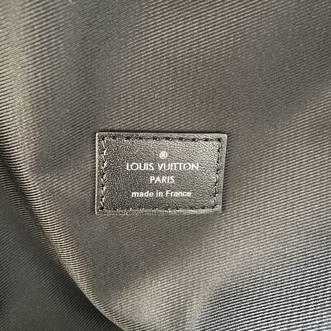 Louis Vuitton LV Discovery双肩包 M45218
