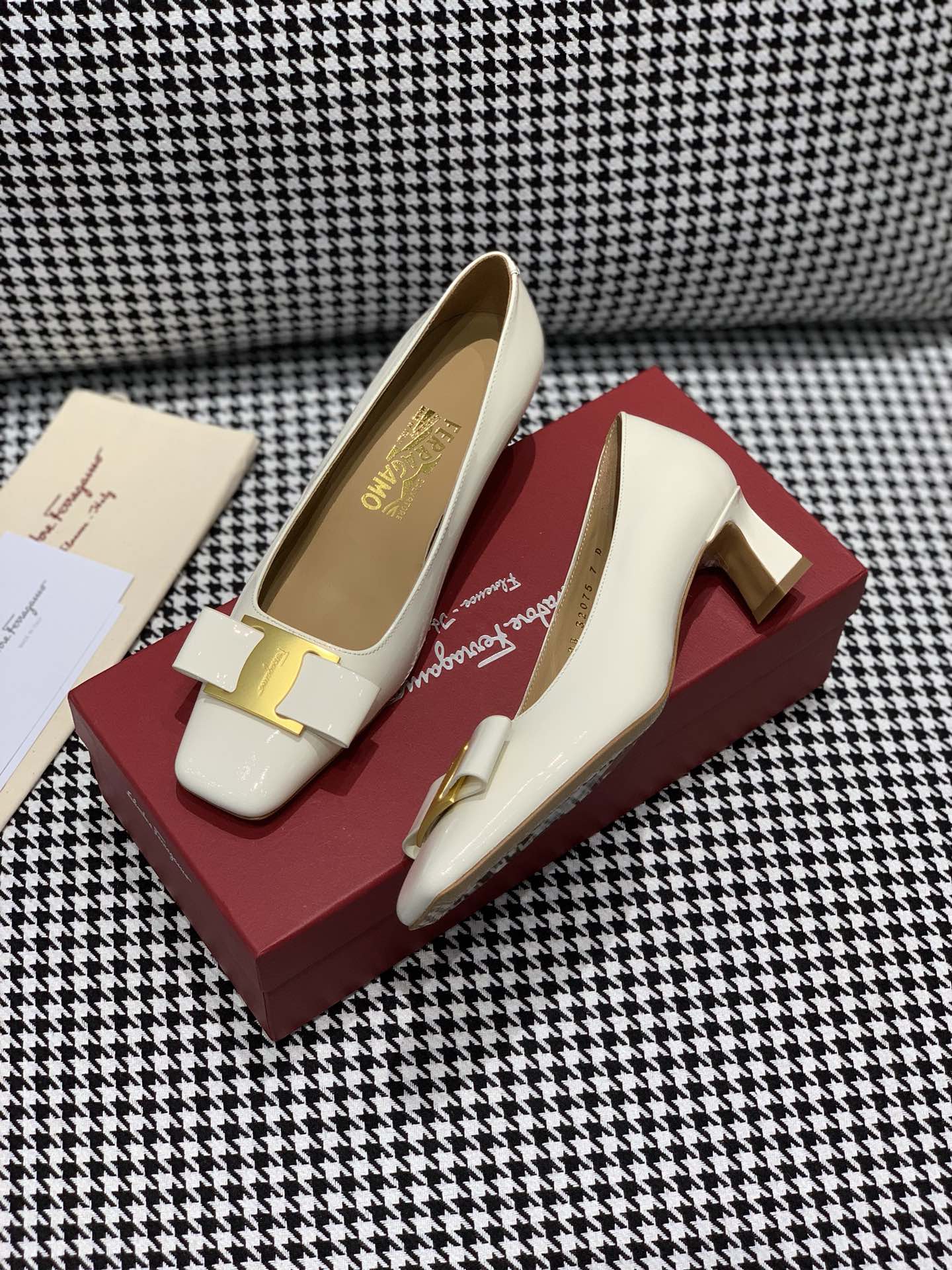 顶级版本SFsalvatoreFerraga*o️菲拉*慕中古款方头中跟小跟油边蝴蝶结单鞋️中古店才有的