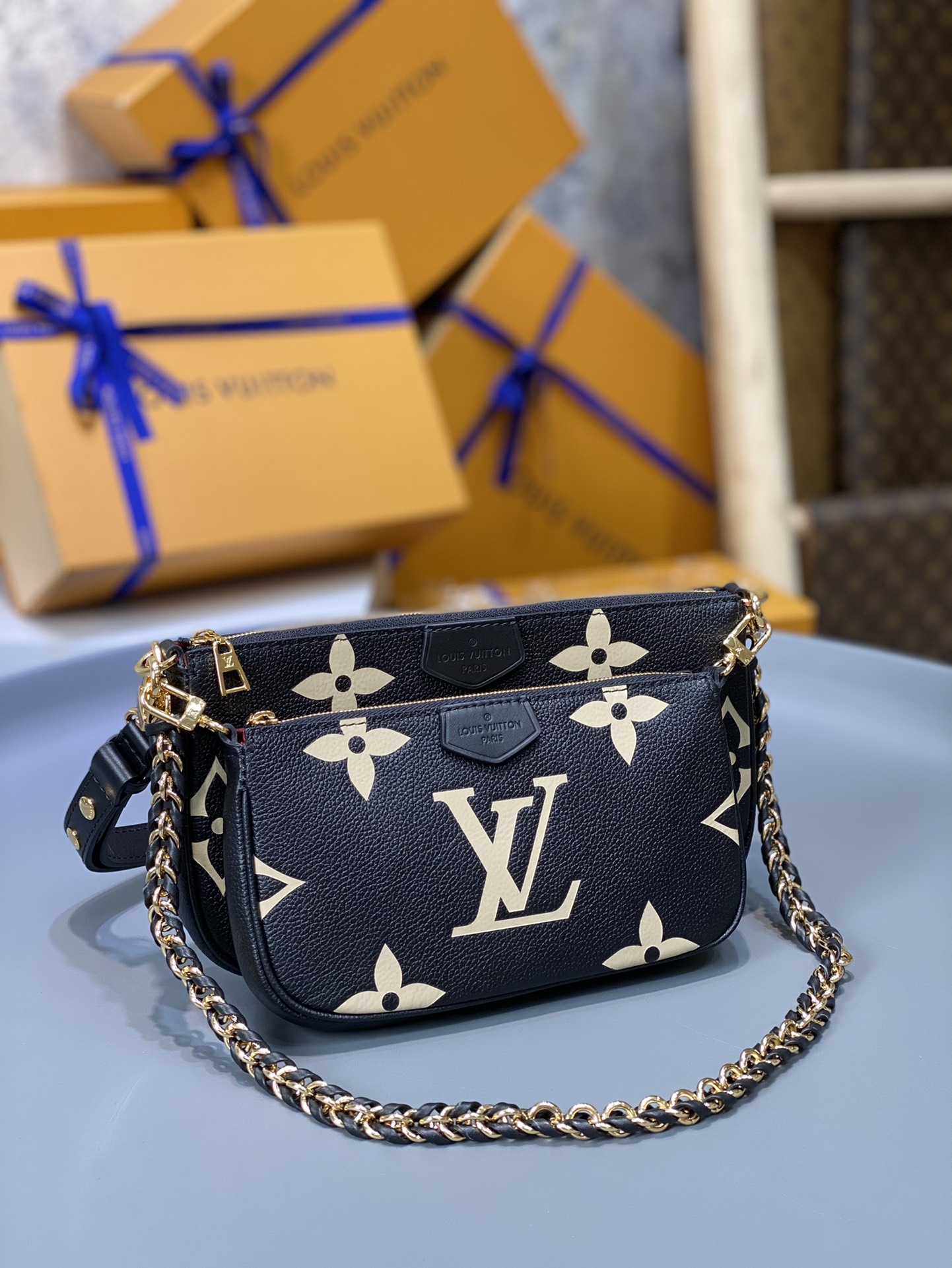 NO:176667,Duty-free version - Model M45777 Multi ochette Accessories handbags are built with a three-piece vibrant design with Monogram canvas, equipped with multiple pockets and compartments. Adjustable gold chain and Louis Vuitton jacquard straps provide crossbody and other carrying methods. Size 24 x 13.5 x 4cm,,louis vuitton19860909免税版本 - 型号 M45777 Multi ochette Accessories 手袋以 Monogram 帆布构筑三件合一的活力设计,另配备多个口袋和隔层.可调节金色链条与路易威登铭纹提花肩带提供斜挎等多种背携方式. 尺寸24 x 13.5 x 4cm,,louis vuitton,Bag