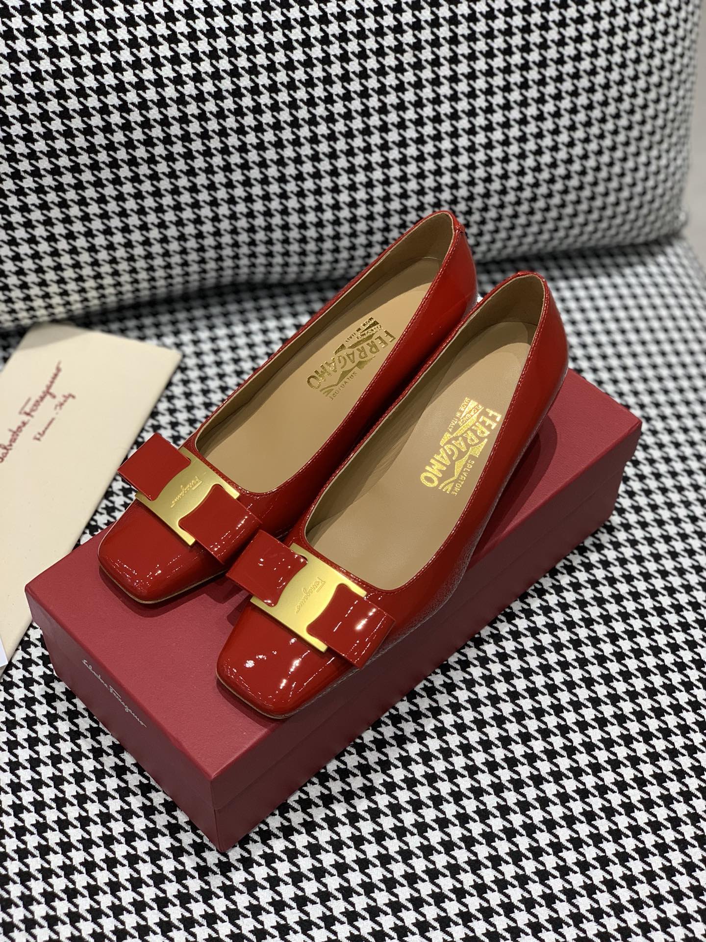 顶级版本SFsalvatoreFerraga*o️菲拉*慕中古款方头中跟小跟油边蝴蝶结单鞋️中古店才有的