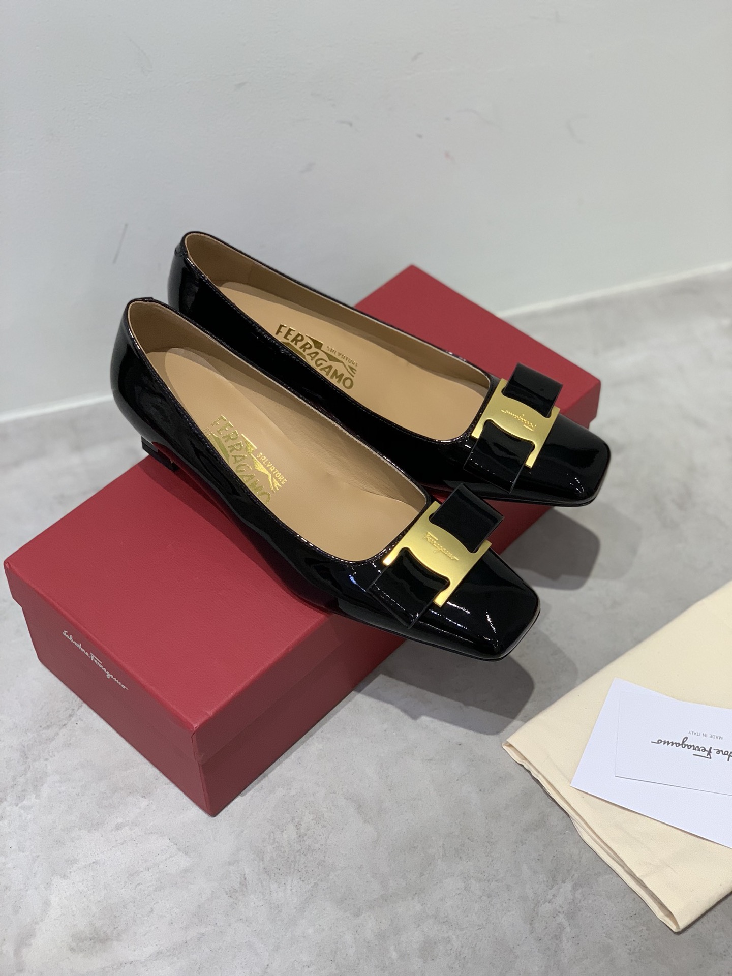 顶级版本SFsalvatoreFerraga*o️菲拉*慕中古款方头中跟小跟油边蝴蝶结单鞋️中古店才有的