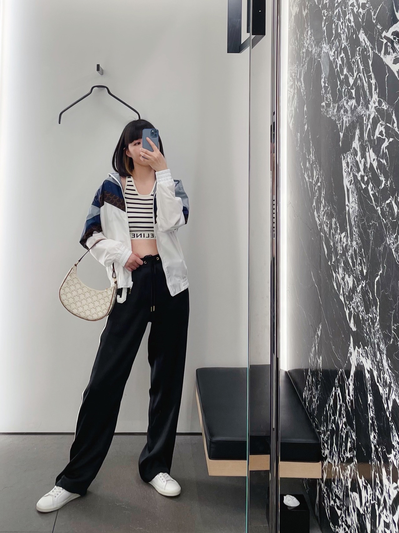 CELINE AVA 白花Ttiomphe腋下包 193952