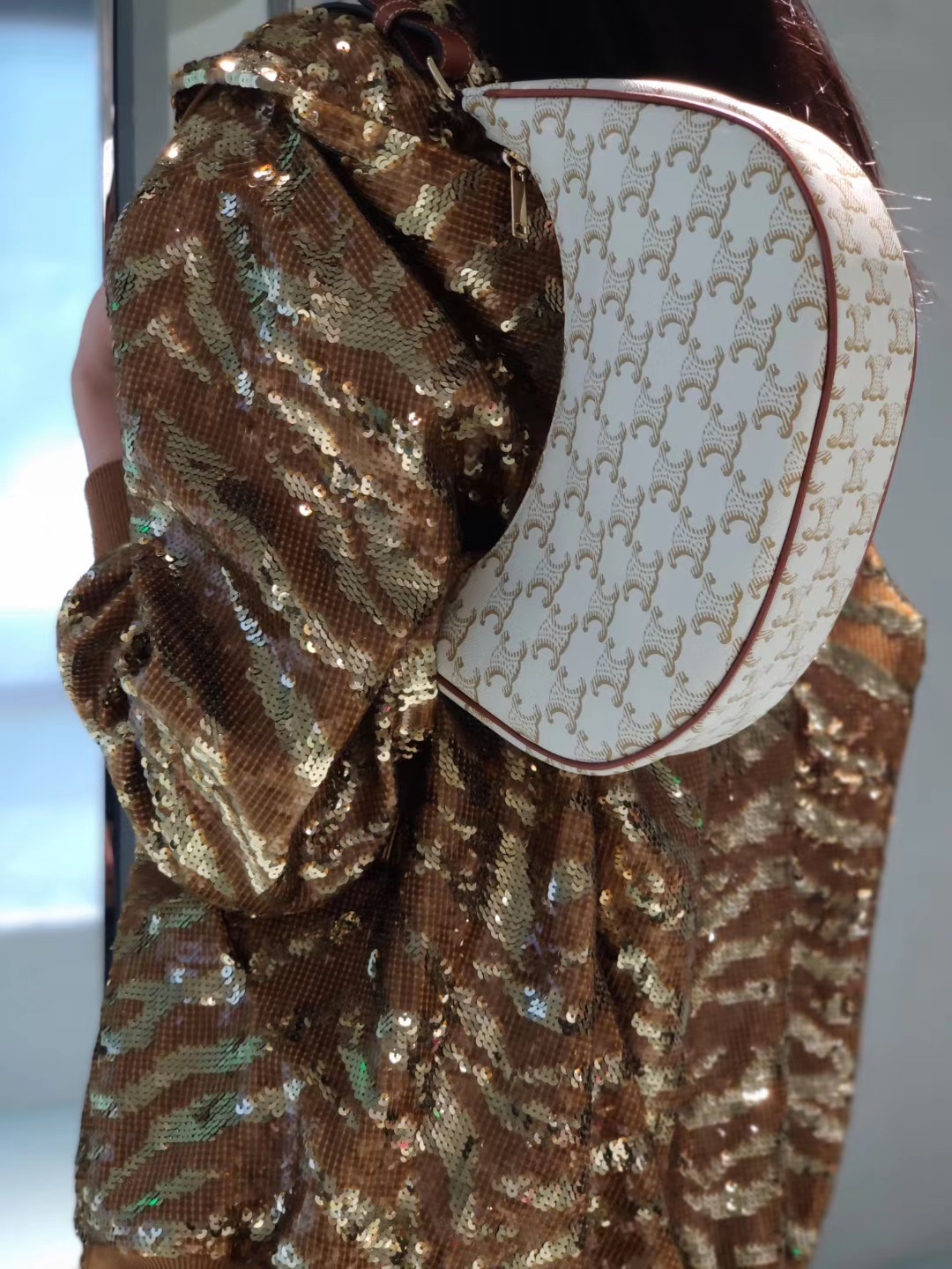 CELINE AVA 白花Ttiomphe腋下包 193952