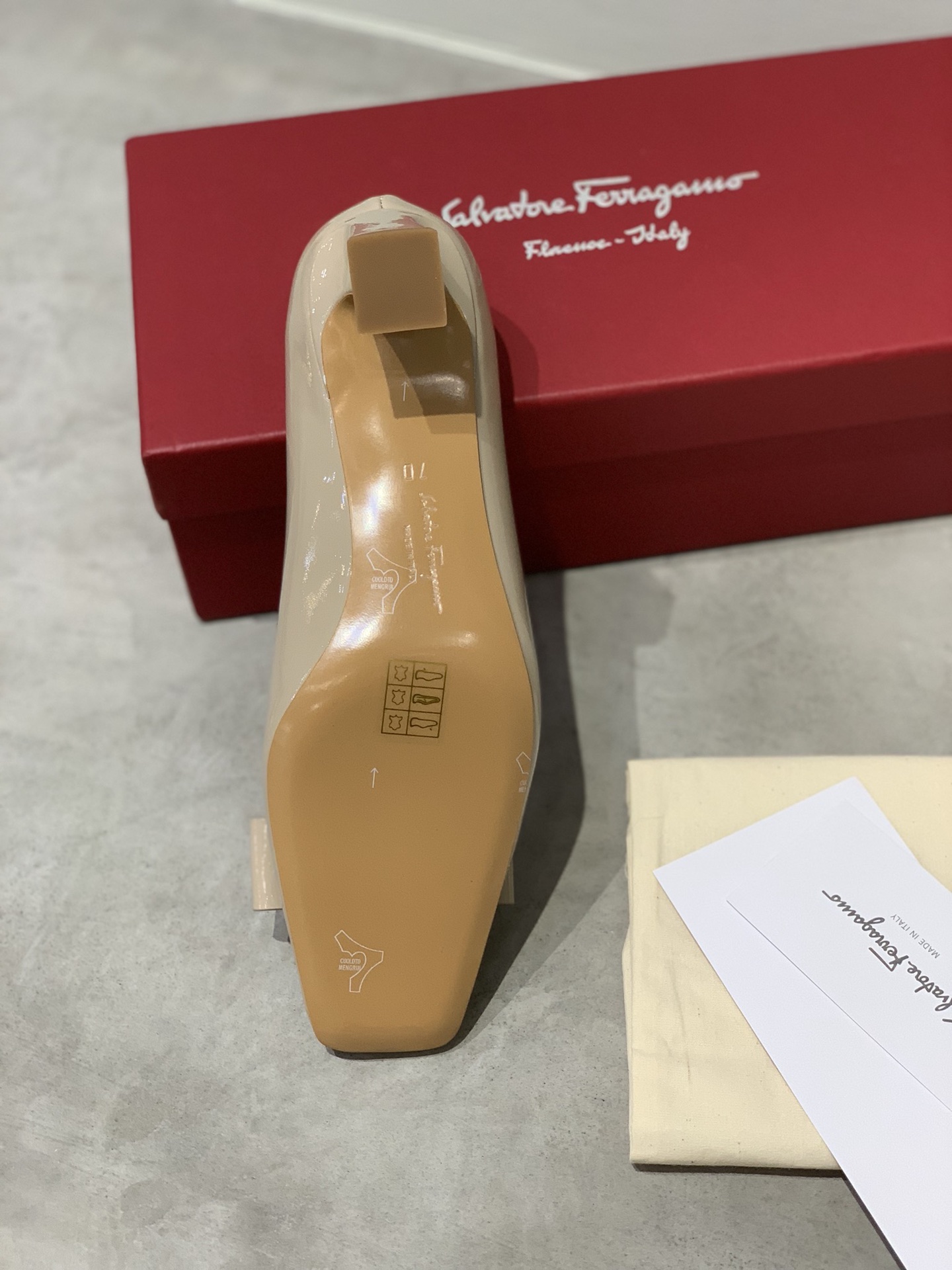 顶级版本SFsalvatoreFerraga*o️菲拉*慕中古款方头中跟小跟油边蝴蝶结单鞋️中古店才有的