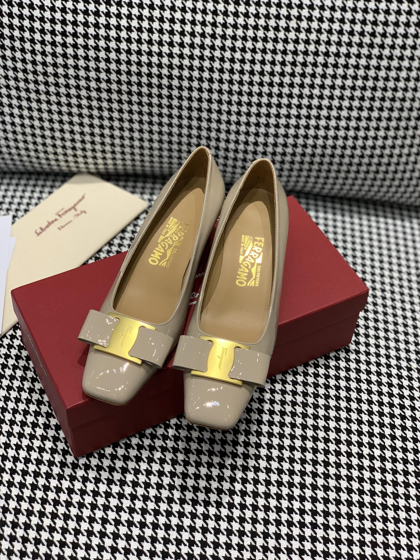 顶级版本SFsalvatoreFerraga*o️菲拉*慕中古款方头中跟小跟油边蝴蝶结单鞋️中古店才有的