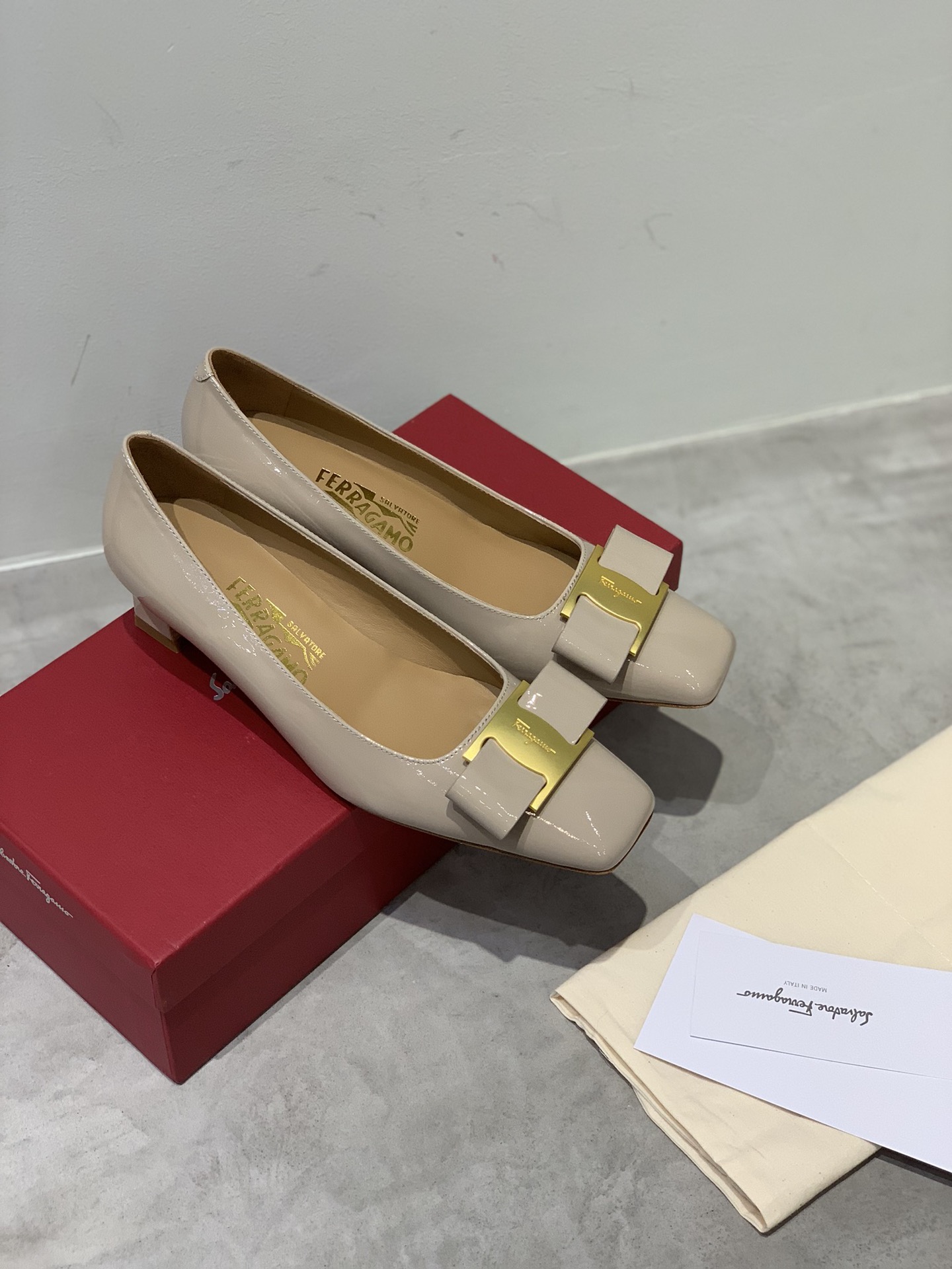 顶级版本SFsalvatoreFerraga*o️菲拉*慕中古款方头中跟小跟油边蝴蝶结单鞋️中古店才有的