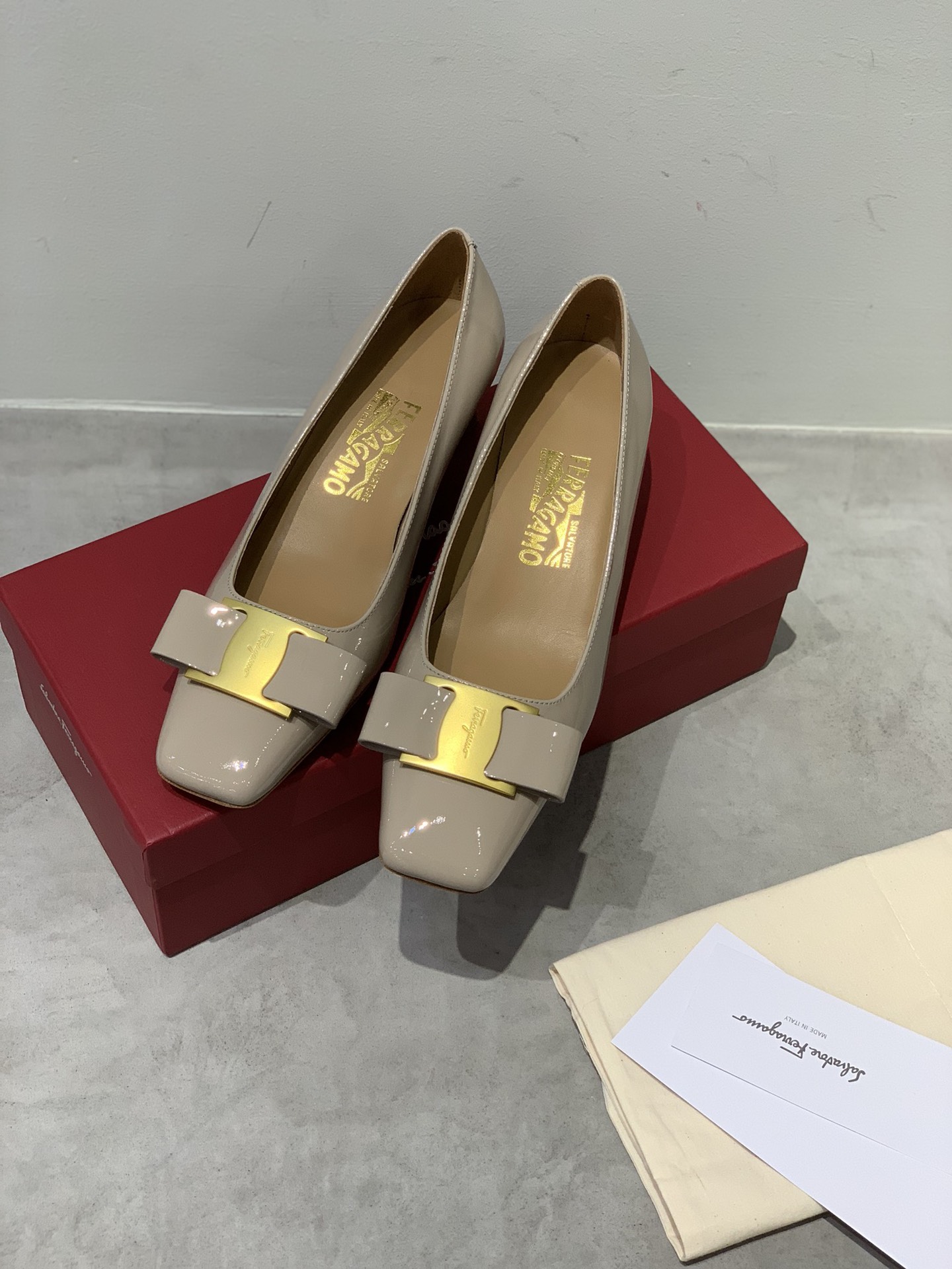 顶级版本SFsalvatoreFerraga*o️菲拉*慕中古款方头中跟小跟油边蝴蝶结单鞋️中古店才有的