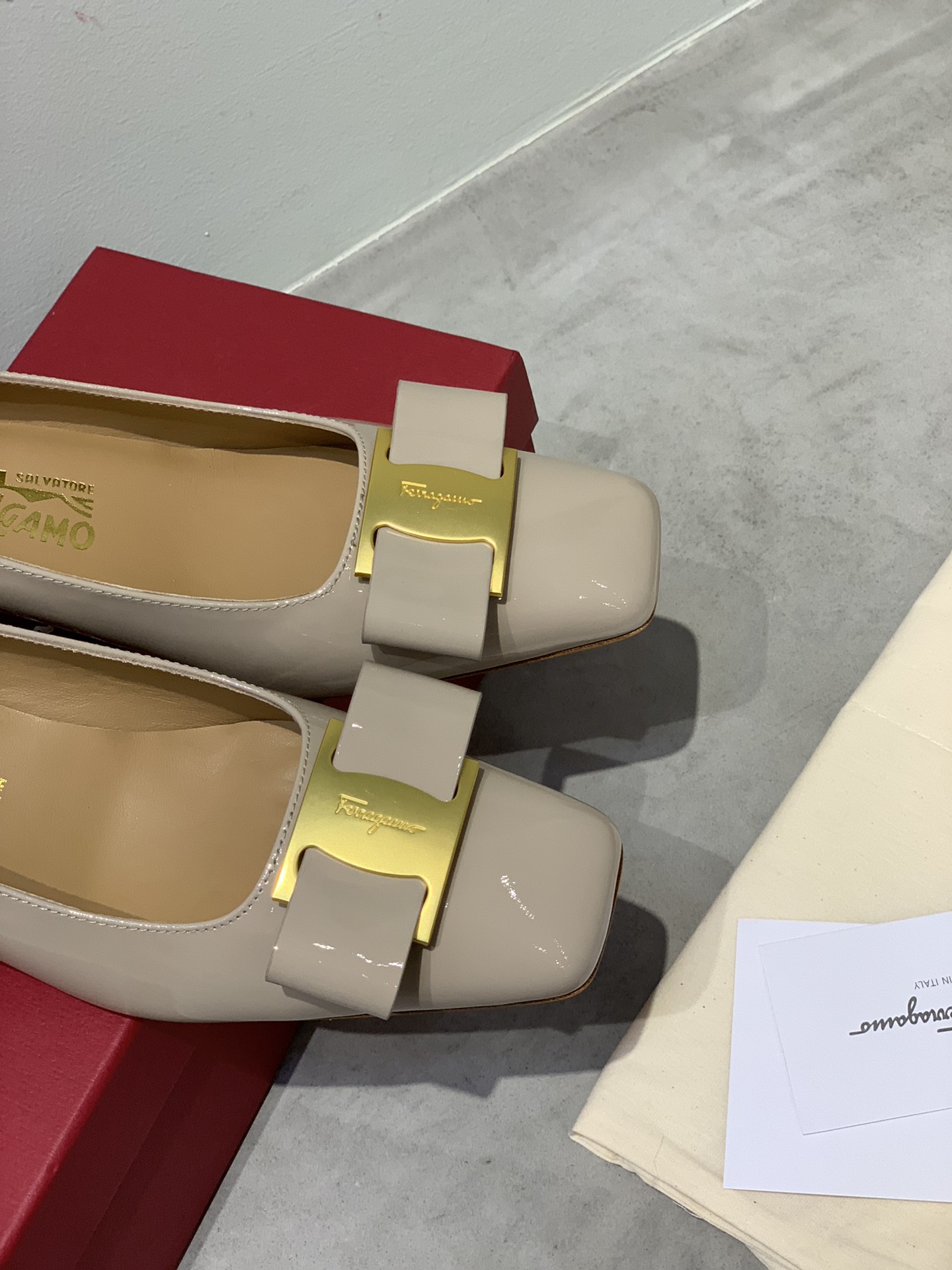 顶级版本SFsalvatoreFerraga*o️菲拉*慕中古款方头中跟小跟油边蝴蝶结单鞋️中古店才有的